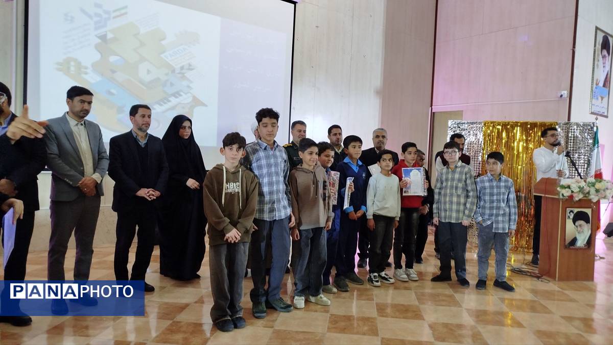 افتتاح جشنواره‌های فرهنگی و هنری دانش‌آموزی با رونمایی از بسته «ایرانمون»