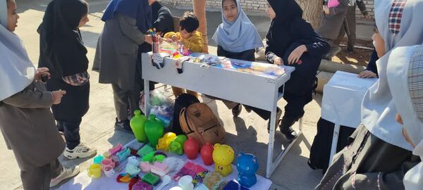  بازارچه مدرسه شهید نجفی فدافن کاشمر