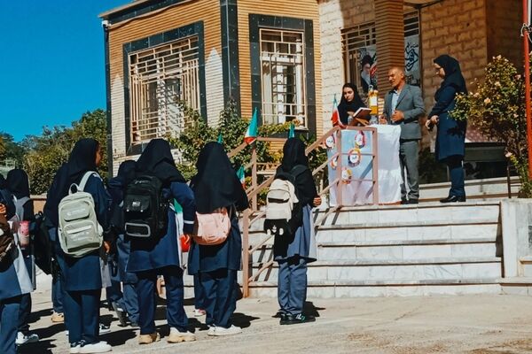 جشن جوانه‌ هادر دبیرستان سمیه اشترینان