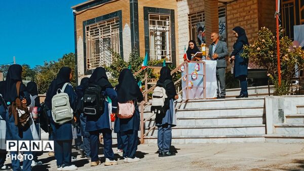 جشن جوانه‌ هادر دبیرستان سمیه اشترینان