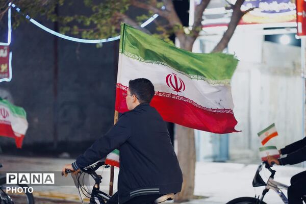  مردم میدان را پرقدرت حفظ کردند