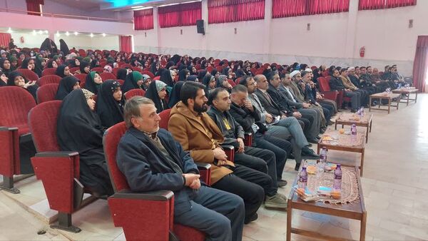 چهل‌ و سومین مسابقات قرآن دانش‌‌آموزان دختر شرق اصفهان به میزبانی نائین 