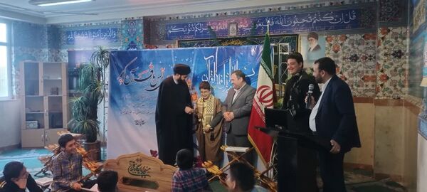 محفل انس با قرآن در دبیرستان شهدای مدافع حرم منطقه ۱۰