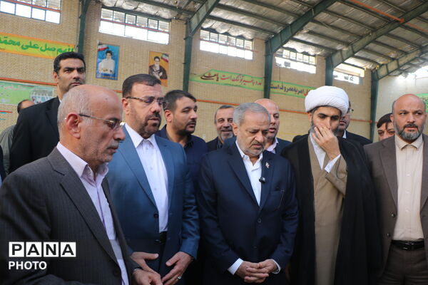 بازدید وزیر آموزش‌وپرورش از مناطق آسیب‌دیده لامرد
