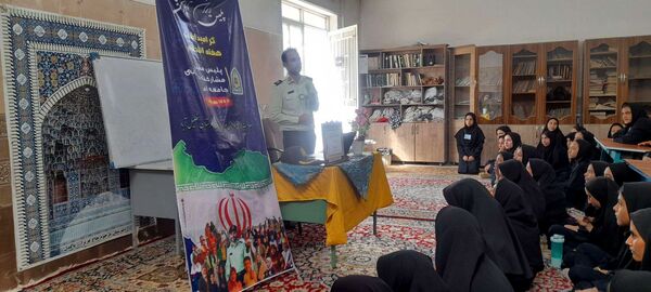  گرامیداشت هفته نیروی انتظامی در آموزشگاه مرحوم پاکدل خلیل آباد 