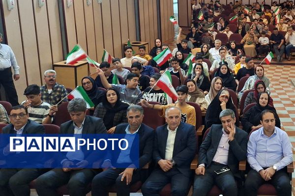 مراسم تجلیل از دانش‌آموزان برتر دبیرستان هیأت امنایی رازی ناحیه ۴شیراز