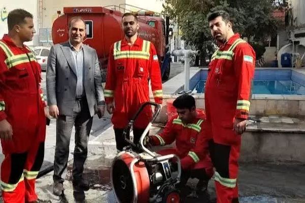 تشکر دانش آموزان از مامورین زحمت کش آتش نشانی ورامین