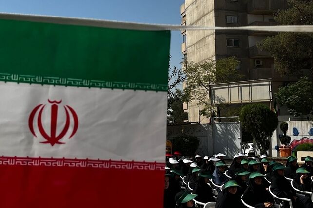 جوانه های هفتمی دست در دست مدرسه