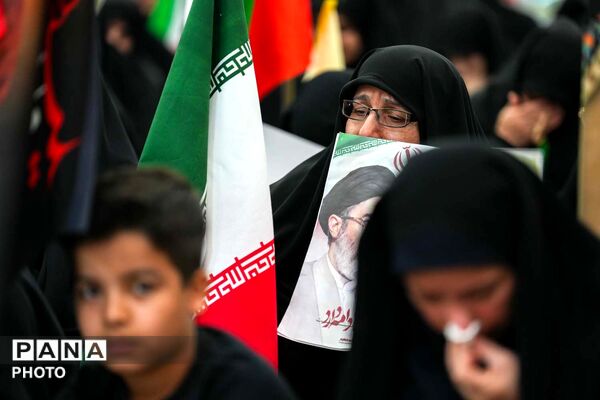 اجتماع بانوان انقلابی به مناسبت چهلم قائد امت و شهدای میناب در مسجد جمکران 