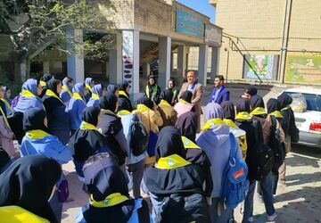 نشاط و همدلی دانش‌آموزان دبیرستان علیزاده سنندج در اردوی تمشک