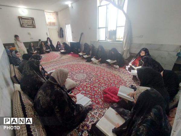 محفل انس با قرآن کریم‌‌ در روستای مهدی آباد خلیل آباد