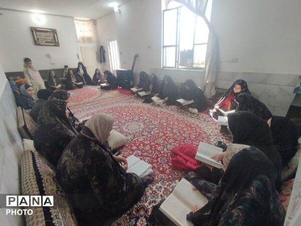 محفل انس با قرآن کریم‌‌ در روستای مهدی آباد خلیل آباد