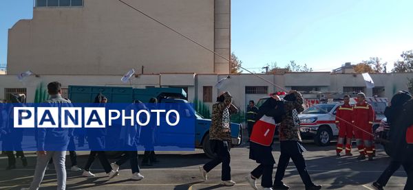 نواخته شدن بیست و ششمین زنگ نمادین استانی مانور زلزله در مدرسه شاهد ظهور آموزش و پرورش ناحیه یک