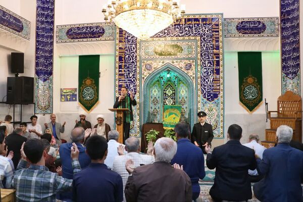 پرچم متبرک امام رضا (ع) در جشن ولادت امام رئوف در مسجد امام حسن عسکری (ع) بجنورد 