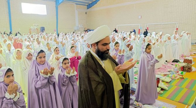 جشن تکلیف ۱۵۰۰ دختر دانش‌آموز در رودان 