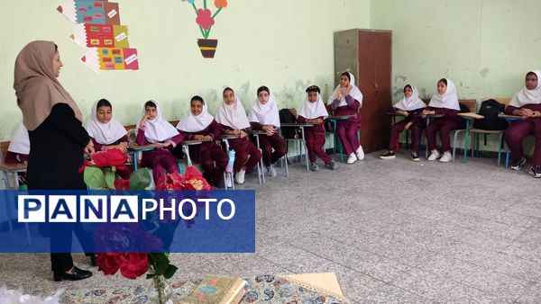 زنگ مهر در مدرسه استقلال نواخته شد