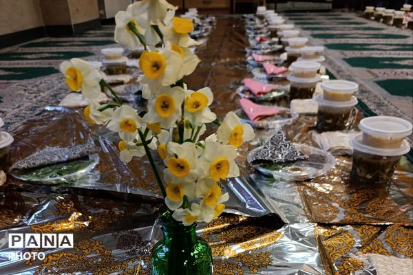 جشن روزه اولی‌ها در دبستان الهام حاجیان ناحیه دو شهرری 