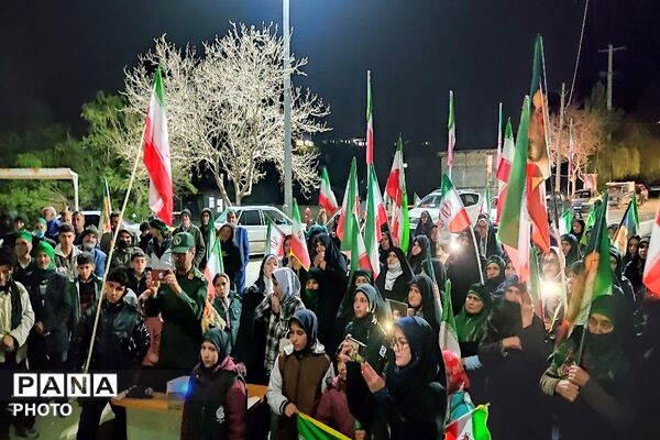 حضور در تجمعات خیابانی یعنی هیات من الذله در برابر دشمن زورگو و دروغگو
