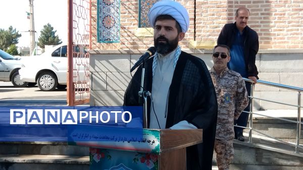 گلباران مزار شهدای اهر به‌مناسبت آغاز هفته دفاع مقدس