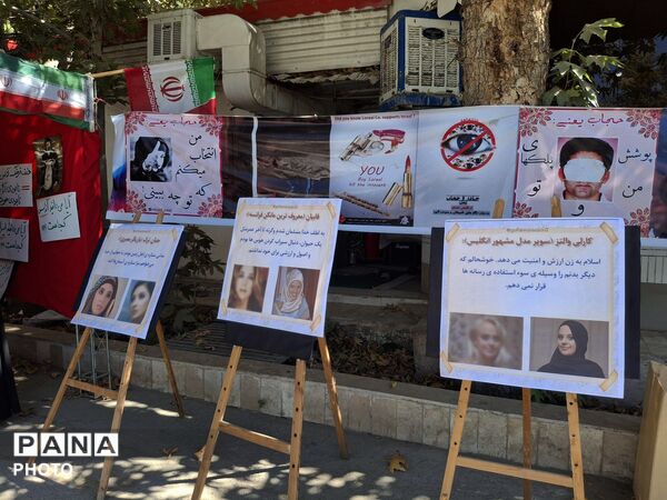 برپایی غرفه عفاف و حجاب در آموزش و پرورش تبادکان با مشارکت مدارس
