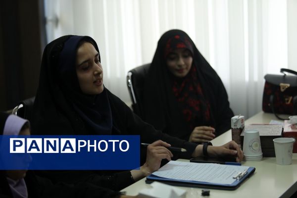 نشست صمیمی دانش‏‌آموز خبرنگاران و نمایندگان مجلس دانش‌آموزی آذربایجان شرقی با علی فلاحتکار