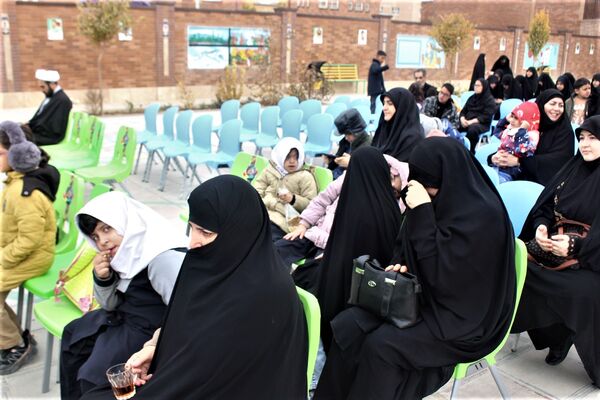 جلوه‌هایی از یادواره شهدا در دبستان استثنایی باغچه‌بان قم