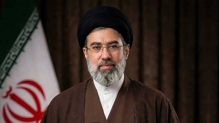 پیام رهبر انقلاب اسلامی به مناسبت روز کارگر و روز معلم