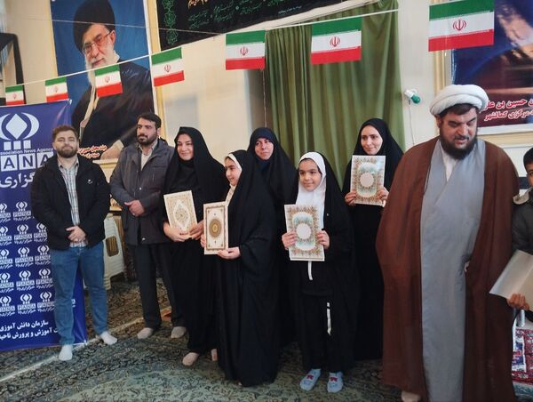 تقدیر از دانش‌آموزان برتر نهج البلاغه ناحیه 4 کرج