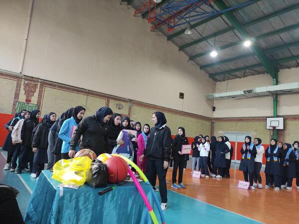 المپیاد ورزشی در دبیرستان دخترانه علمی