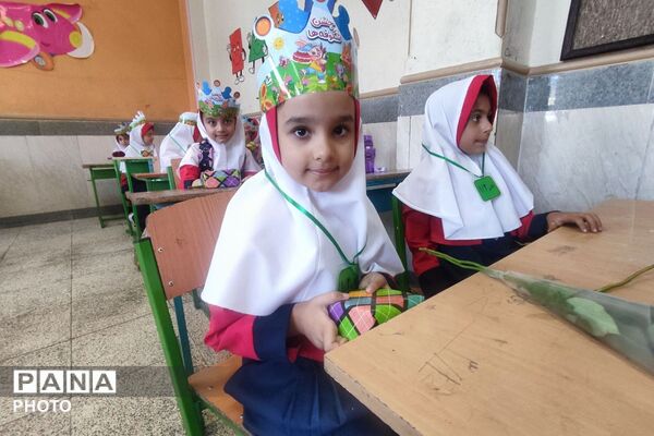 جشن شکوفه‌ها در مدرسه رضوان رباط کریم