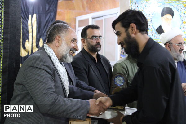 تجدید میثاق با شهدا در مراسم بزرگداشت رهبر شهید انقلاب