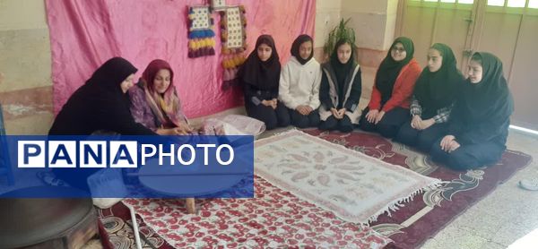 نمایشگاه صنایع دستی و بازارچه‌ای با هدف حمایت از تولیدات داخلی در فیروز آباد 