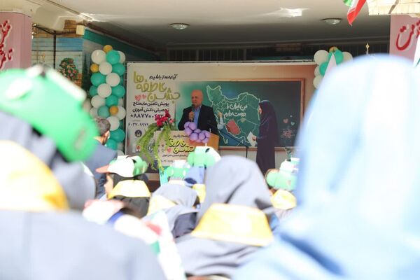 جشن عاطفه‌ها در دبیرستان ۱۳ آبان تبریز
