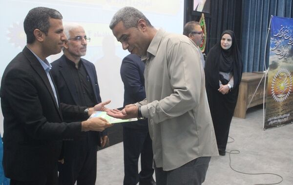 تجلیل از عوامل اجرایی اجلاس کشوری روسای آموزش و پرورش استان بوشهر 
