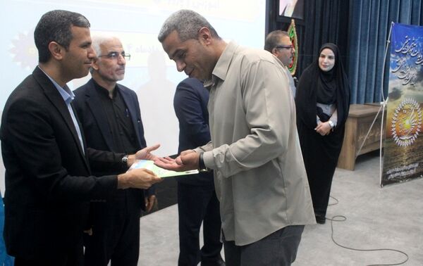 تجلیل از عوامل اجرایی اجلاس کشوری روسای آموزش و پرورش استان بوشهر 