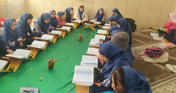 محافل انس با قرآن همزمان با ایام ماه مبارک رمضان در مدارس پردیس 