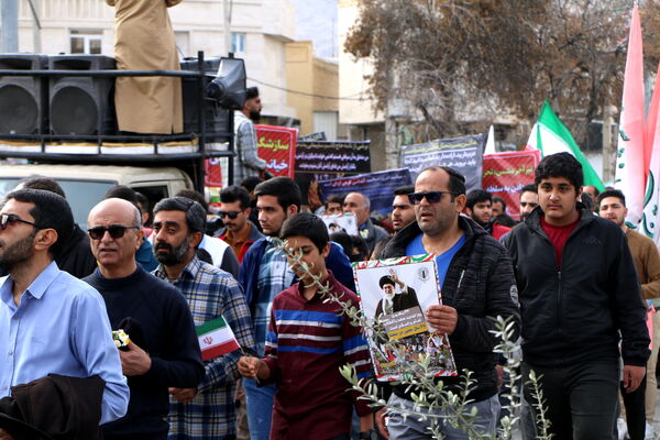 حضور پرشور دهه نودی‌های جهرمی در جشن انقلاب - 1