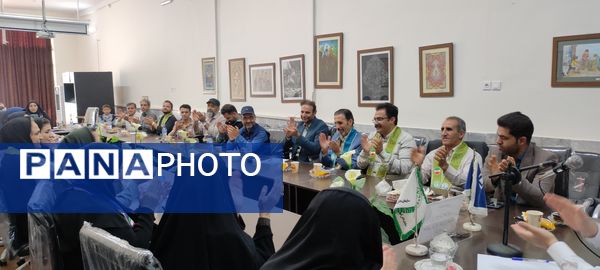 جلسه تقدیر از عوامل اجرایی همایش بزرگ یاوران مقاومت در کانون باهنر بجنورد