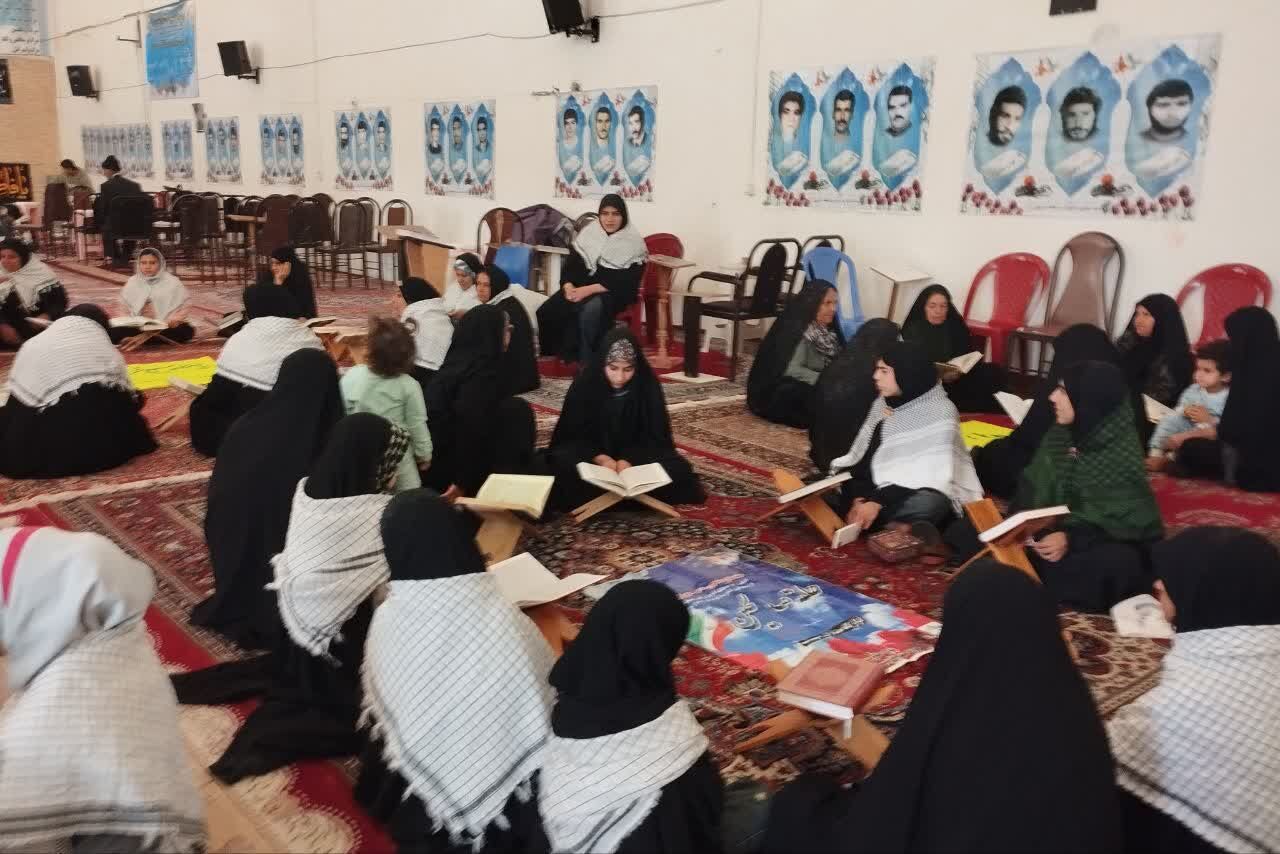 محفل قرآنی و حلقه صالحین در پایگاه مقاومت حضرت زینب (س) داریون 