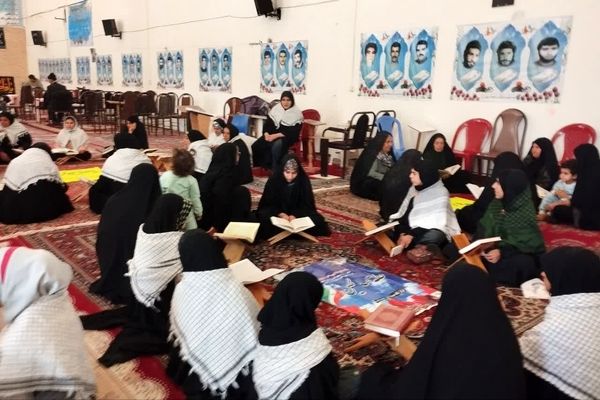 محفل قرآنی و حلقه صالحین در پایگاه مقاومت حضرت زینب (س) داریون 
