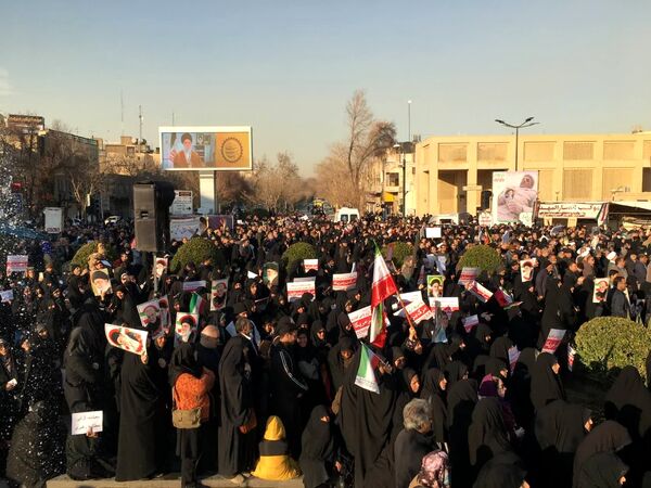 اصفهان یکصدا در میدان امام حسین(ع)