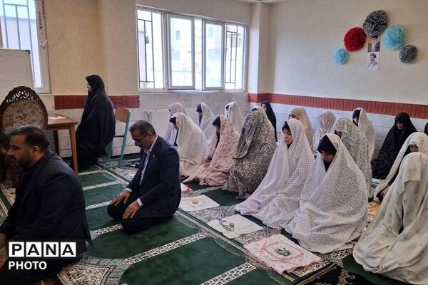 گفت‌وگوی صمیمانه و اقامه نماز جماعت در مدرسه متوسطه دوم حضرت مریم(س)
