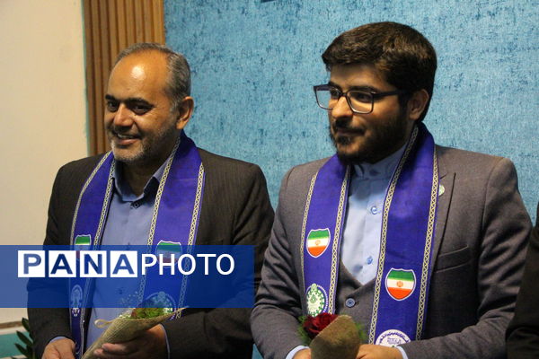 نشست ریاست سازمان دانش‌آموزی با مدیر آموزش و پرورش ناحیه یک یزد