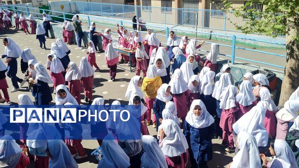 جشنواره فروش غذاهای سالم با مشارکت دانش آموزان مدرسه شهید رجایی ۱ منطقه پردیس 