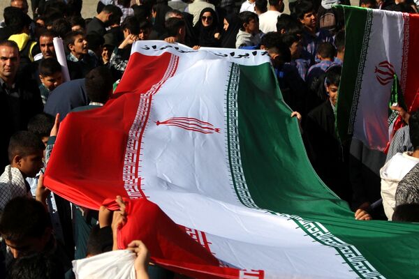 حضور پرشور دانش‌آموزان در راهپیمایی ۱۳آبان منطقه کهریزک 