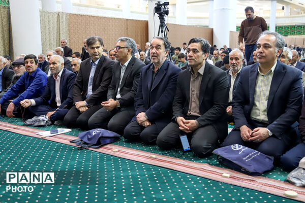 تجلیل از ایثارگران فرهنگی و پرسش و پاسخ در مصلی زنجان