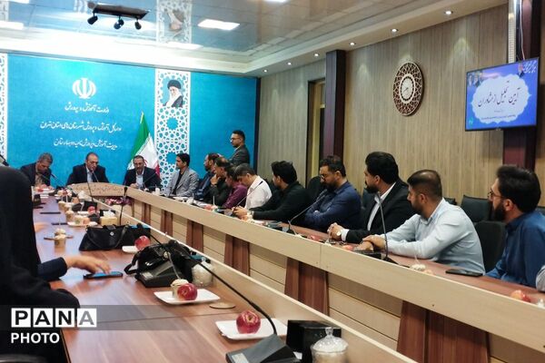 بزرگداشت هفته معلم و تقدیر از خدمات ارزنده مشاوران در بهارستان‌دو