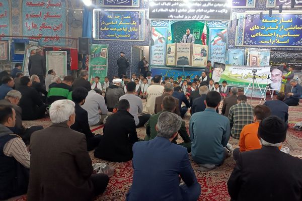 میز خدمت اداره آموزش وپرورش نیشابور در نماز جمعه 