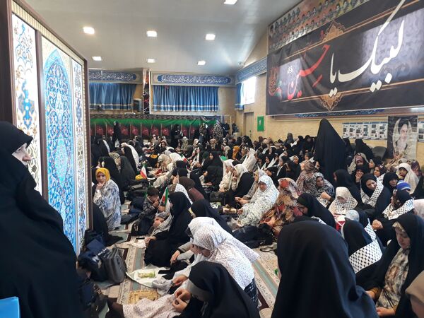   برگزاری جشن ایام‌الله دهه فجر همزمان با نماز جمعه بخش صفادشت با حضور پرشور مردم