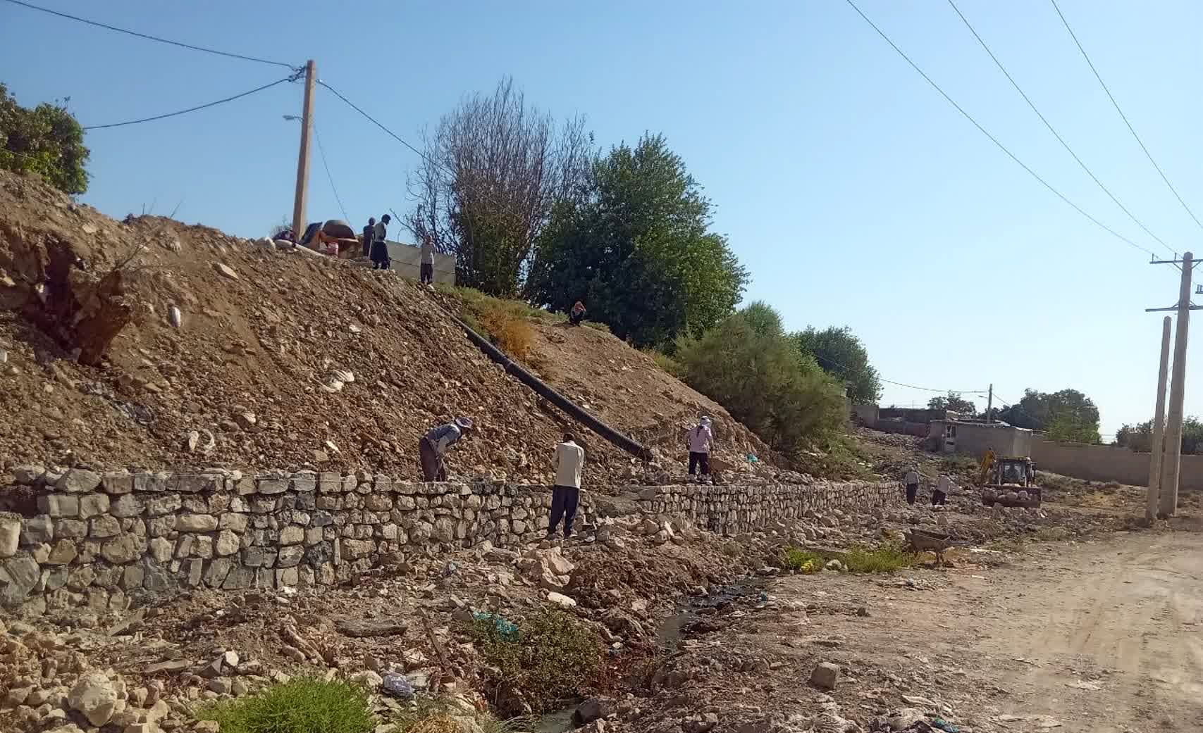 روند اجرایی دیواره حائل خیابان ساحلی ده محسن با پیشرفت قابل توجه ادامه دارد